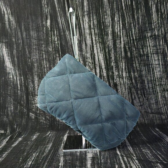 Velvet Quilted Green Clutch with Wrist Strap - Picture 1 of 3
